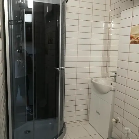 Hanga Apartment *